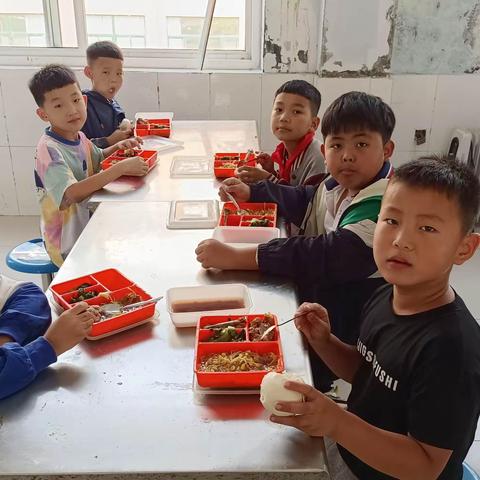 庞集小学三年级二班