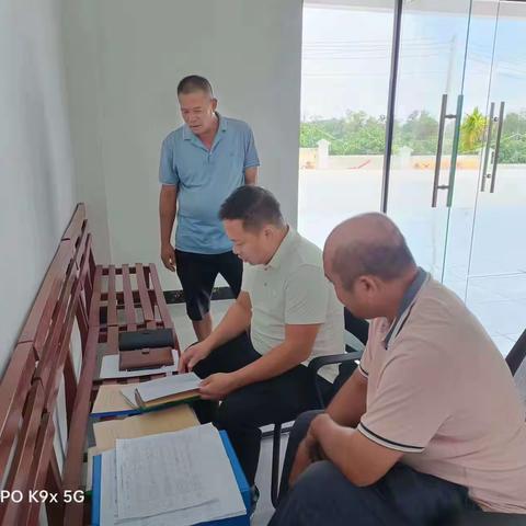 英州镇纪委阮业亮一行到万安村委会检查工作