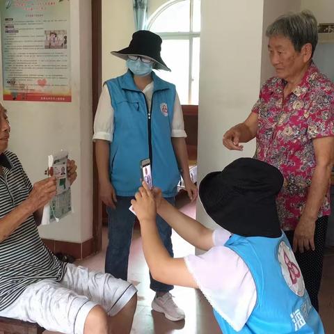 【暖民心 见行动】畅好居社工站关爱老人暖心入户为80岁高龄采集认证月年审工作