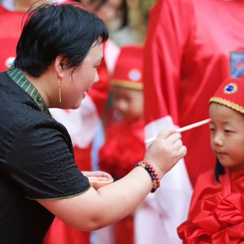 甜甜幼儿园“状元及第 金榜题名 ”大班毕业典礼中