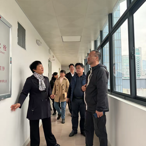 市档案馆调研组到龙华区档案馆调研指导工作