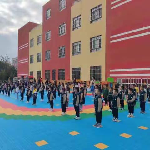 “爱牙护牙 告别“哎呀””博乐市第五幼儿园“爱牙日”主题宣传升旗仪式