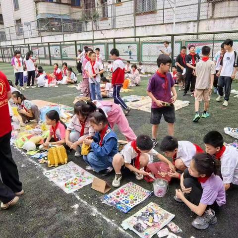 四（8）班——校园跳蚤市场活动纪实