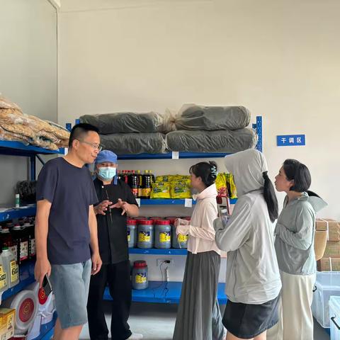 家校携手遴选，严把配餐首关——上饶市第二十小学组织膳食委员会成员代表参观考察配餐公司