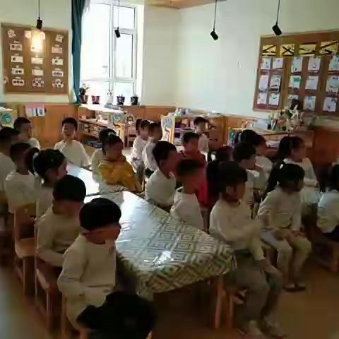 启蒙幼儿园中四班四月份课堂小花絮