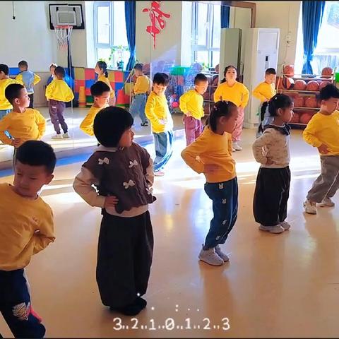 启蒙幼儿园中一班10月份课堂小花絮