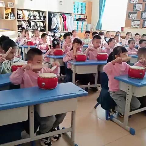 启蒙幼儿园大三班11月份艺术活动