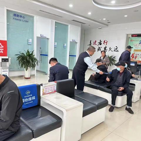 武威东街支行开展“打击假币犯罪，共建和谐社会”消费者权益保护主题活动