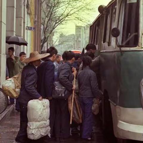 怀旧岁月的旋律：时光荏苒，岁月如歌。