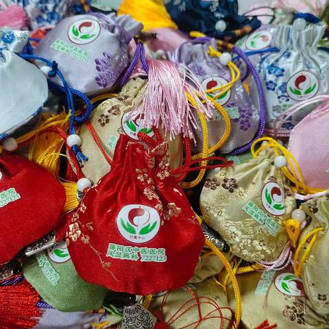 🌿【端午传情 香囊送暖】——风湿病科温情守护患者健康🌿