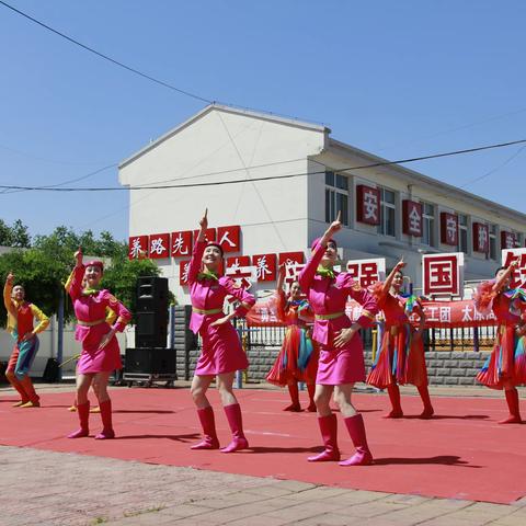 “勇当火车头 先行作贡献”中铁文工团、太原局集团公司职工文工团慰问演出