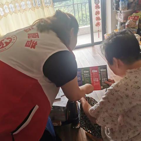 西村街：岭南湾畔社区上门入户宣传垃圾分类活动