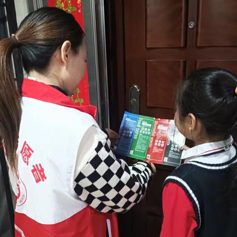 西村街：岭南湾畔社区上门入户宣传垃圾分类活动