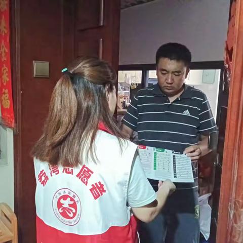 西村街：岭南湾畔社区上门入户宣传垃圾分类活动