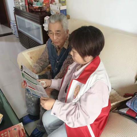 西村街：岭南湾畔社区上门入户宣传垃圾分类活动