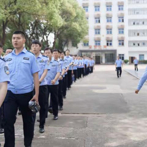 警队教官特辑—-飒爽英姿魏东