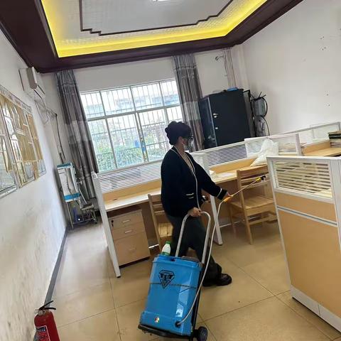 【新盈中学】开学前消杀，确保师生健康