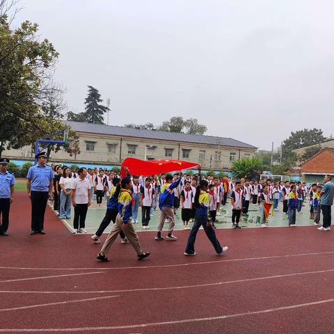 中山小学“法制进校园”主题升旗仪式