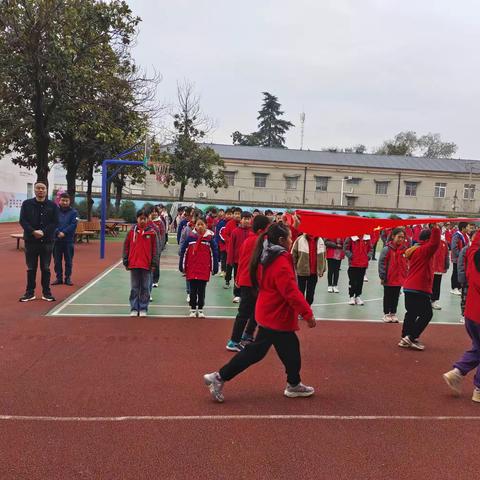 “文明课间十分钟”主题升旗仪式