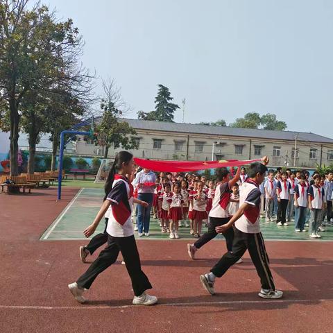 中山小学“红领巾相约中国梦”少先队入队仪式
