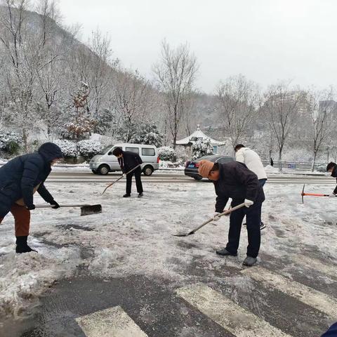 “暴雪突袭济南，安全助力出行”