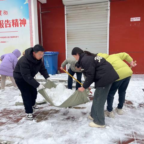 【全环境立德树人｜团旗飘飘】以雪为令，团徽正红——德州东城中学团委开展青年团员扫雪志愿服务活动