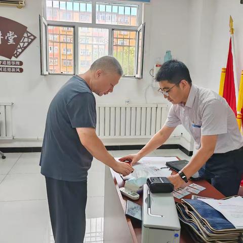 新疆银行为石化街道光明社区做金融服务简讯