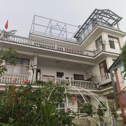 大口村驻村工作队走访村内民宿