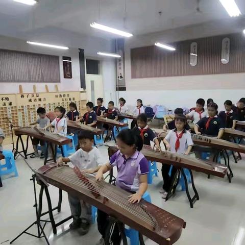 定吕小学 ﻿【小百合古筝社团】