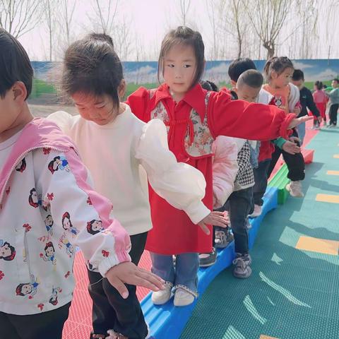 运动润童心,初春展风采——四窝头幼儿园阳光体育运动