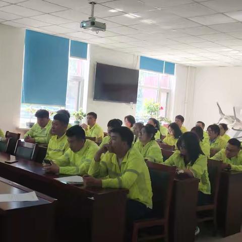 双节将至保安全，廉洁清风筑防线——和平大街收费站召开节前全体职工大会