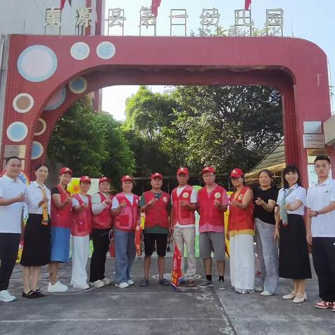 【金秋护学岗，童心暖校园】东源县第一幼儿园大二班家长志愿者值岗周记