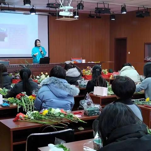 巾帼心向党 助力新发展-花园路街道北极寺社区妇联妇女节插花活动