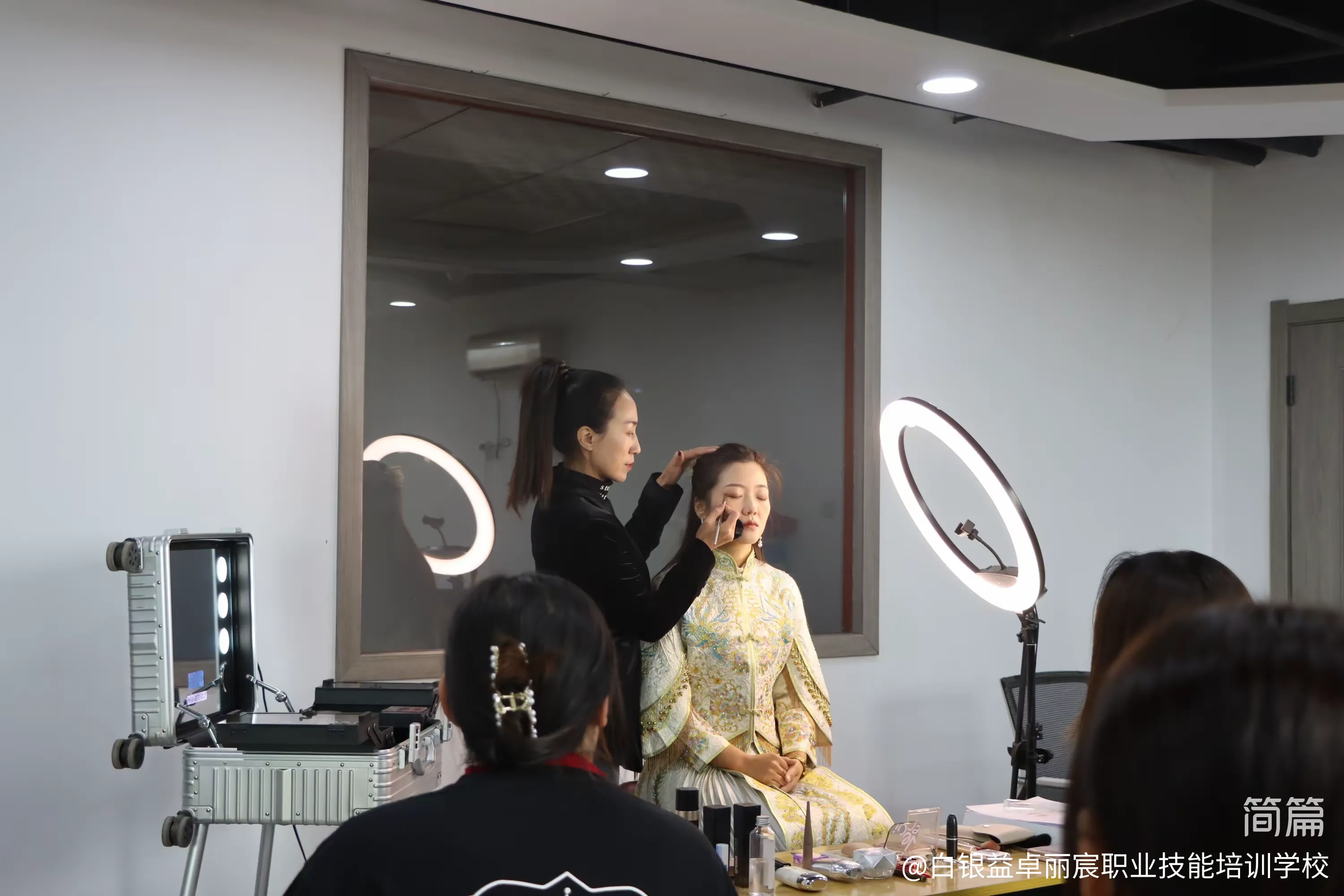 简篇-彩妆,美甲美睫,美容,免费培训班招生公告