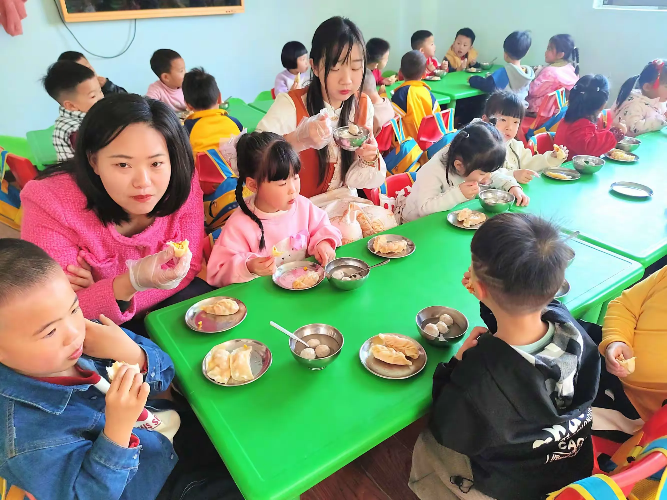《"食"光有你,"味"爱而来》欢欢幼儿园家长入园陪餐活动