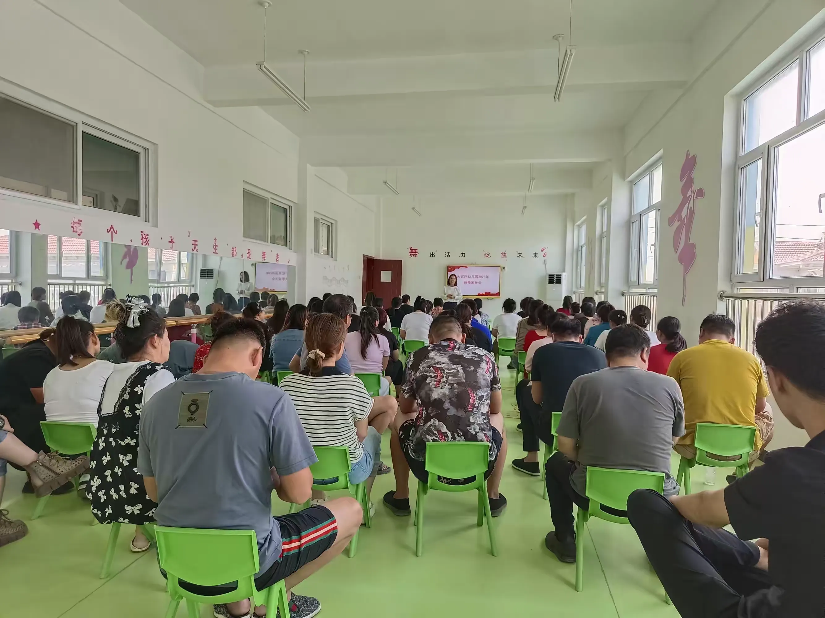 简篇-“午”时初遇,用爱护航 ——大官厅幼儿园开启午休制日托园第一天纪实