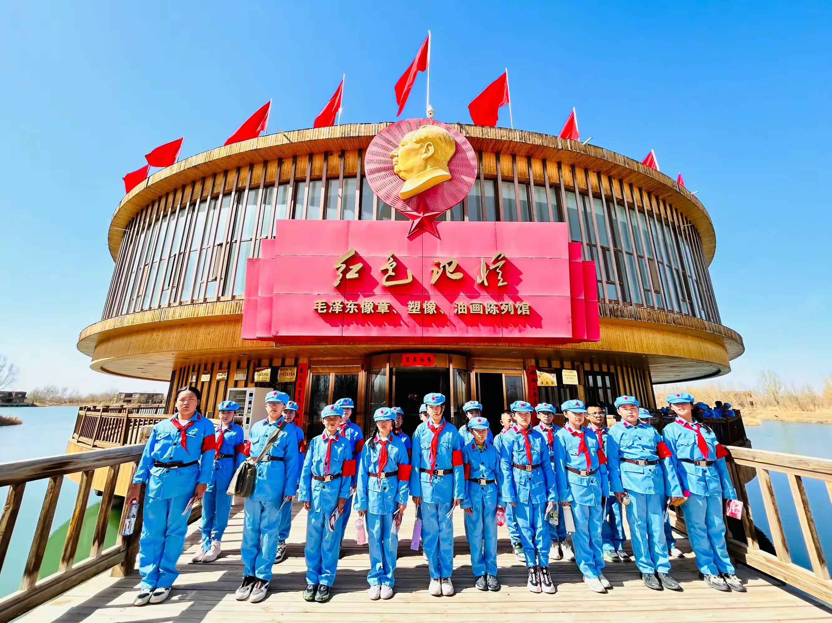 简篇-清明寄哀思,献花祭英烈——酒师附小清明节踏青研学活动