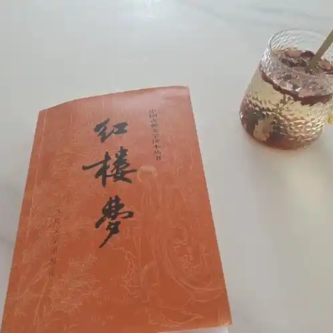 “红楼隔雨相望冷”