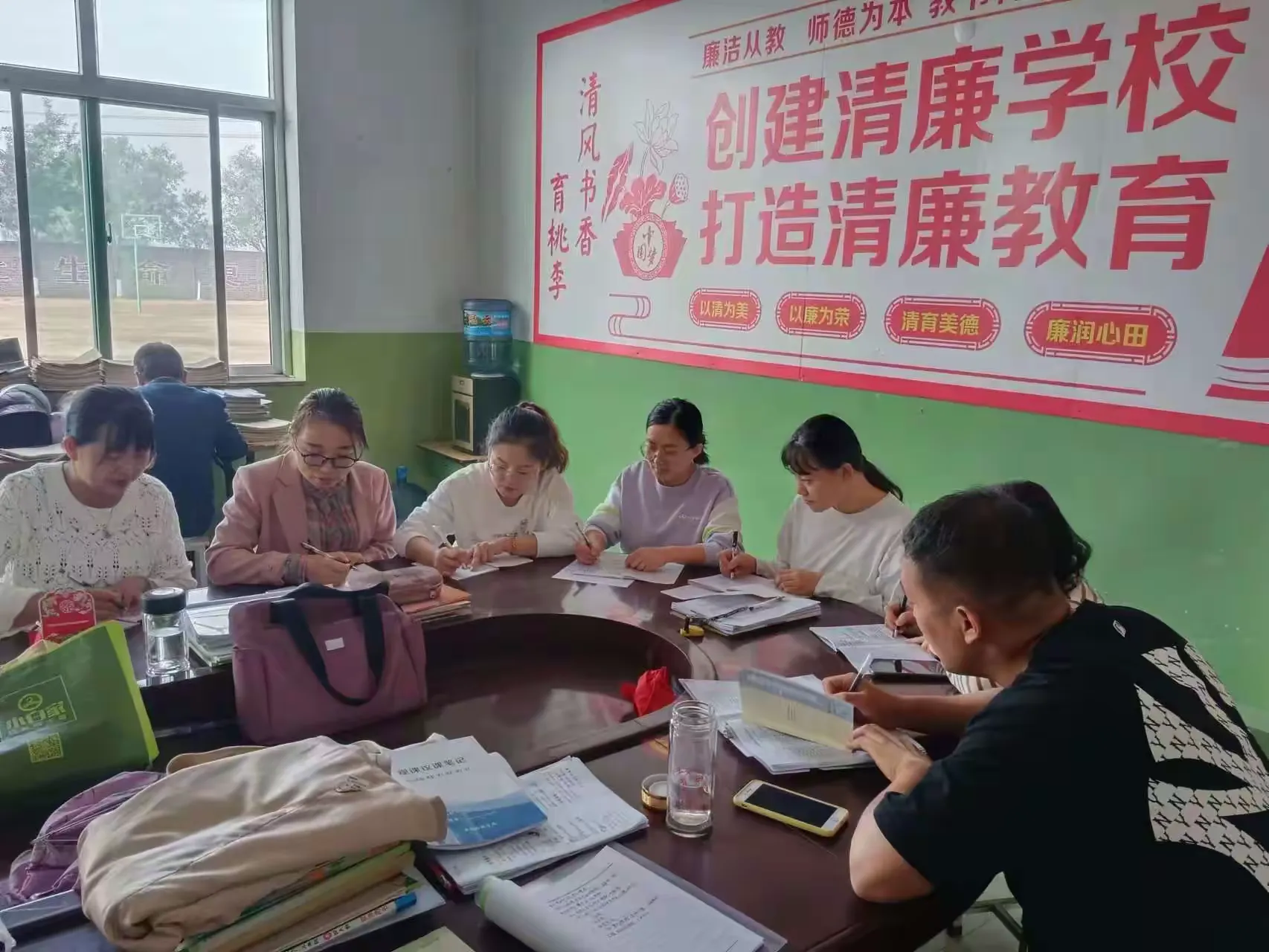 简篇-平遥县北三狼中心小学校师德楷模事迹