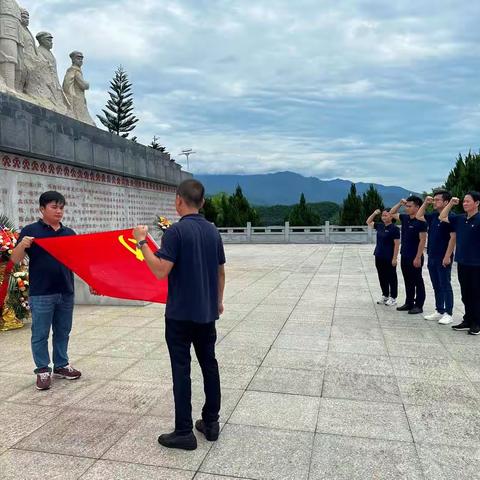 “庆七一 寻党迹 跟党走”胜利购物广场党支部与国际购物中心联合党支部开展联合主题党日活动