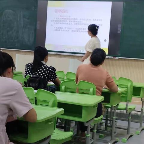 研读新课标，把握新航向——中山小学语文质量分析会暨新课标培训活动