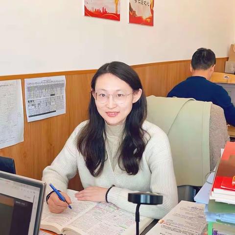 立时代潮头，解政治奥秘———致敬政治组崔凤老师