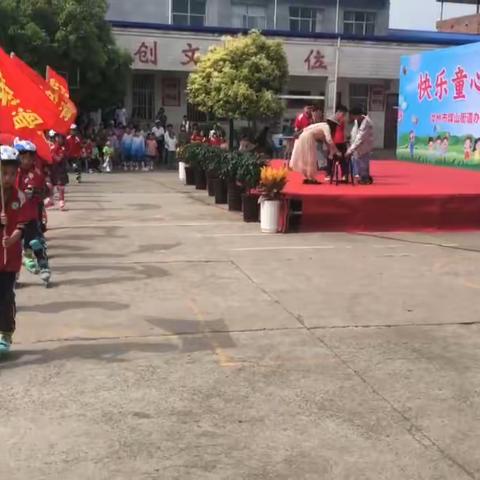 骑庄小学社团课——《轮滑》