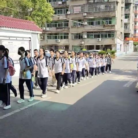 七星湖研学旅行记                        武穴市第二实验中学七年级八班伍愿达