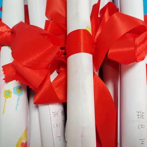 三年级“感恩成长、拾光远航”成长礼