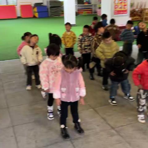 ❤️爱上幼儿园，快乐每一天🎉水城区第六幼儿园——中五班12月快乐回顾。