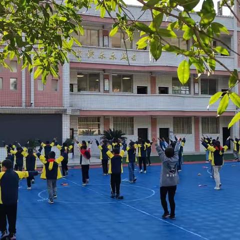 南川区水江镇大桥小学宏图村小学2023年秋期运动会