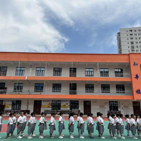 “初探小学新体验、礼遇成长筑梦想”          ——龙山县大风车幼儿园大一班/大二班走进小学