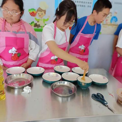 播明中心学校后播明小学劳动课:荞面碗托