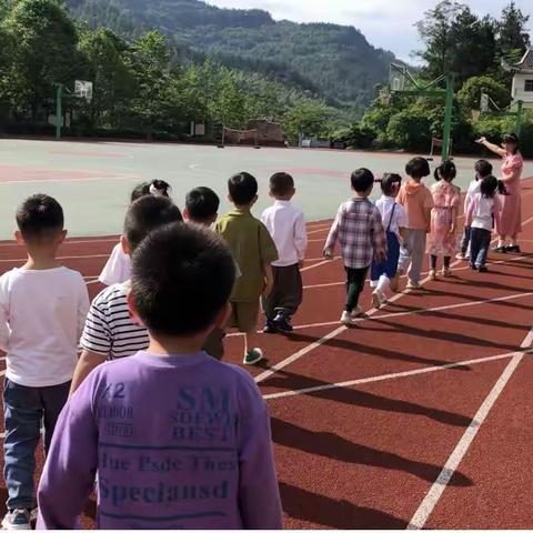 【幼小衔接】参观小学初体验、幼小衔接促成长——张家界国家森林公园中心幼儿园大班参观小学活动